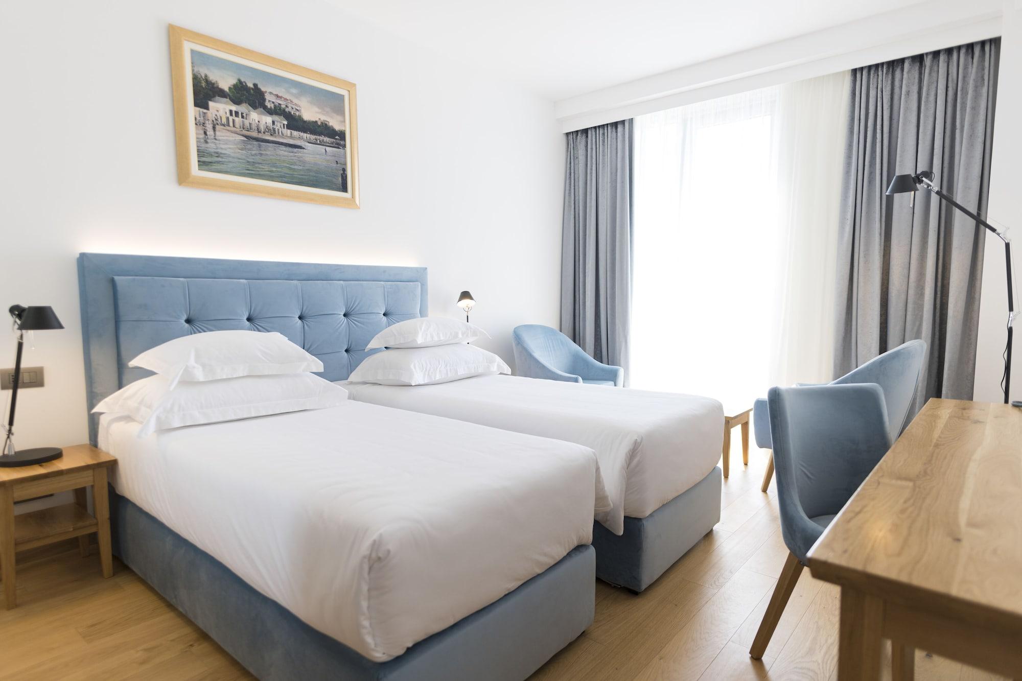 Hotel Miramare Crikvenica Luaran gambar A room at the hotel