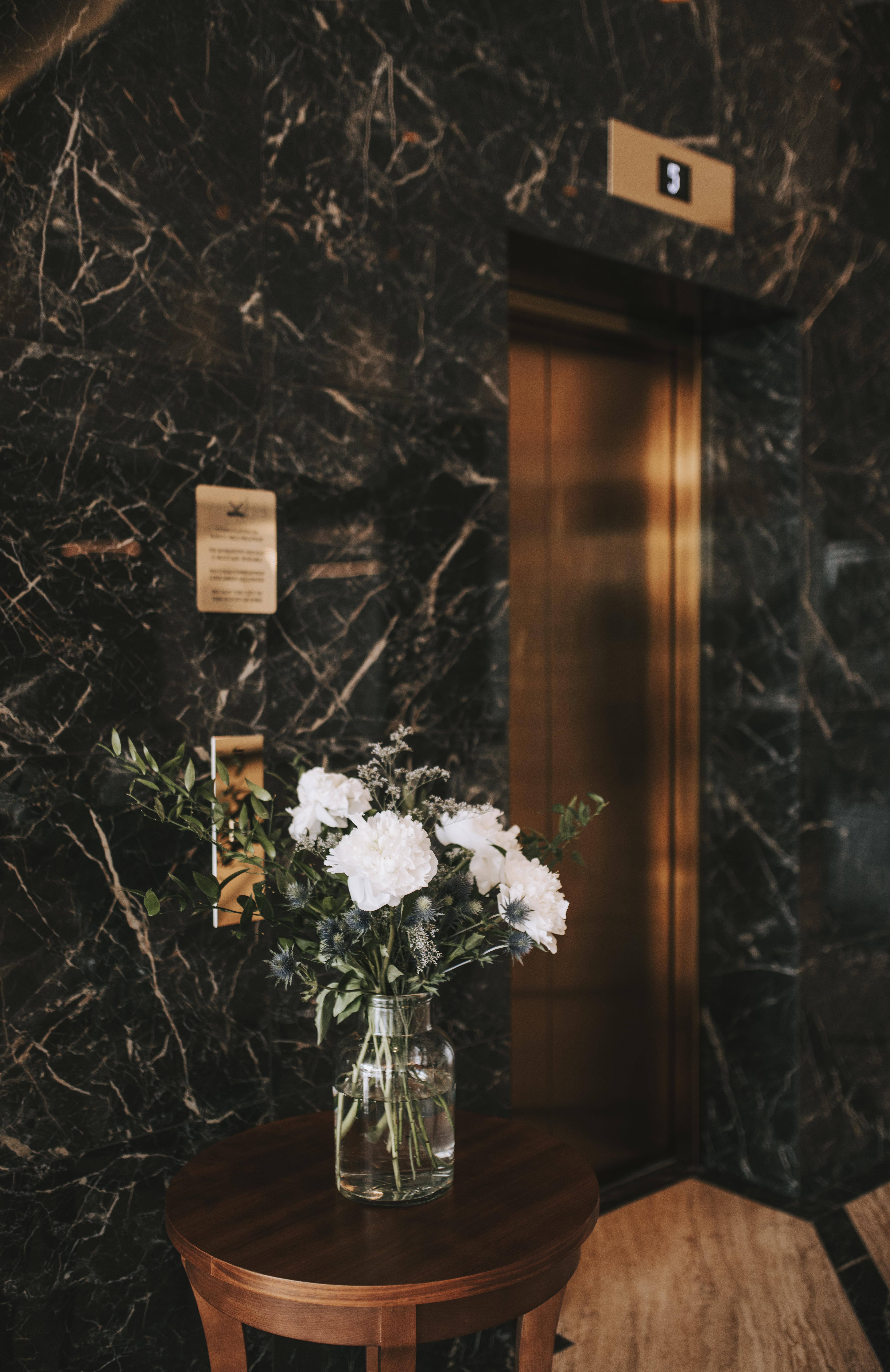 Hotel Miramare Crikvenica Luaran gambar The elevator to the 100th floor