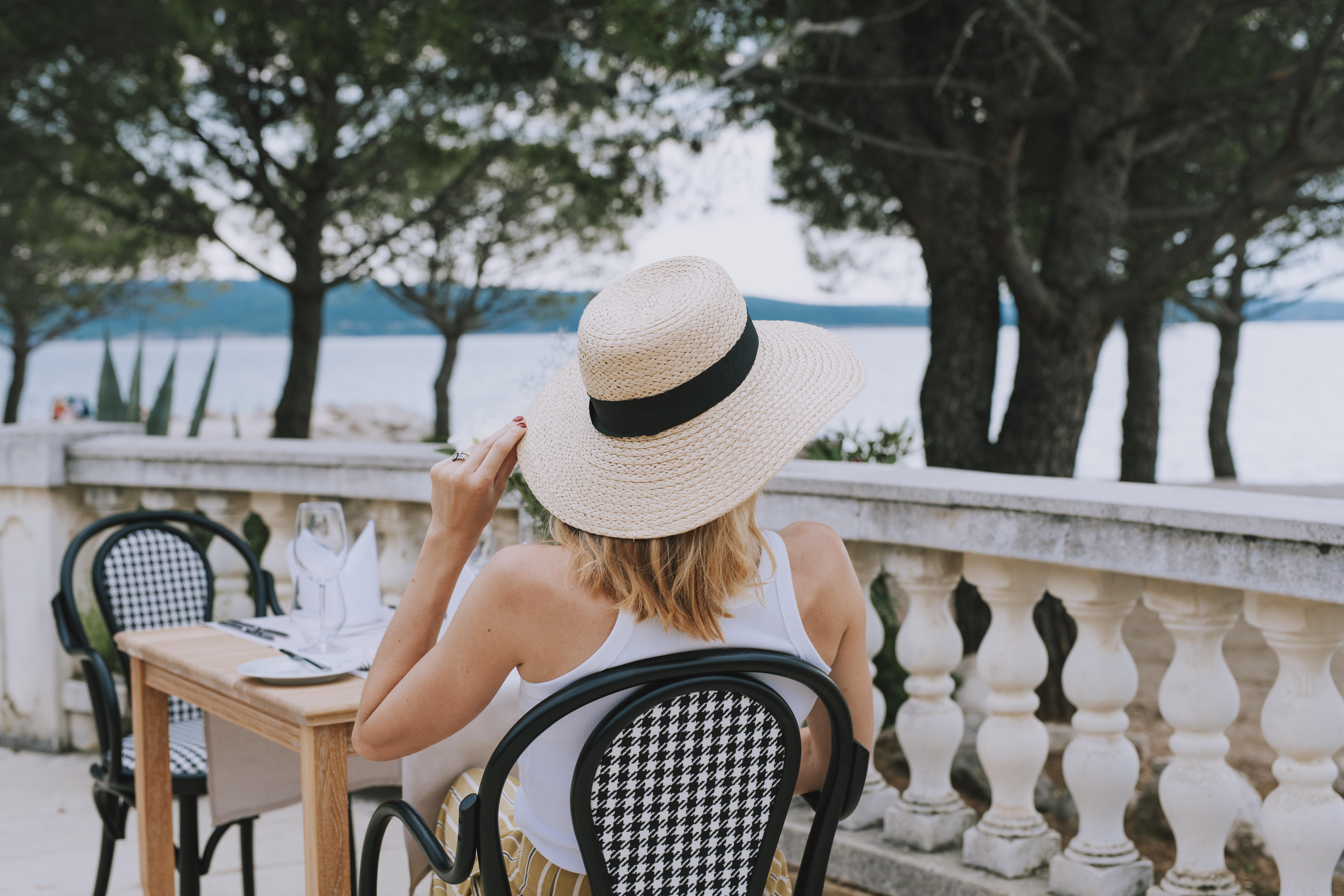 Hotel Miramare Crikvenica Luaran gambar A woman wearing a sun hat